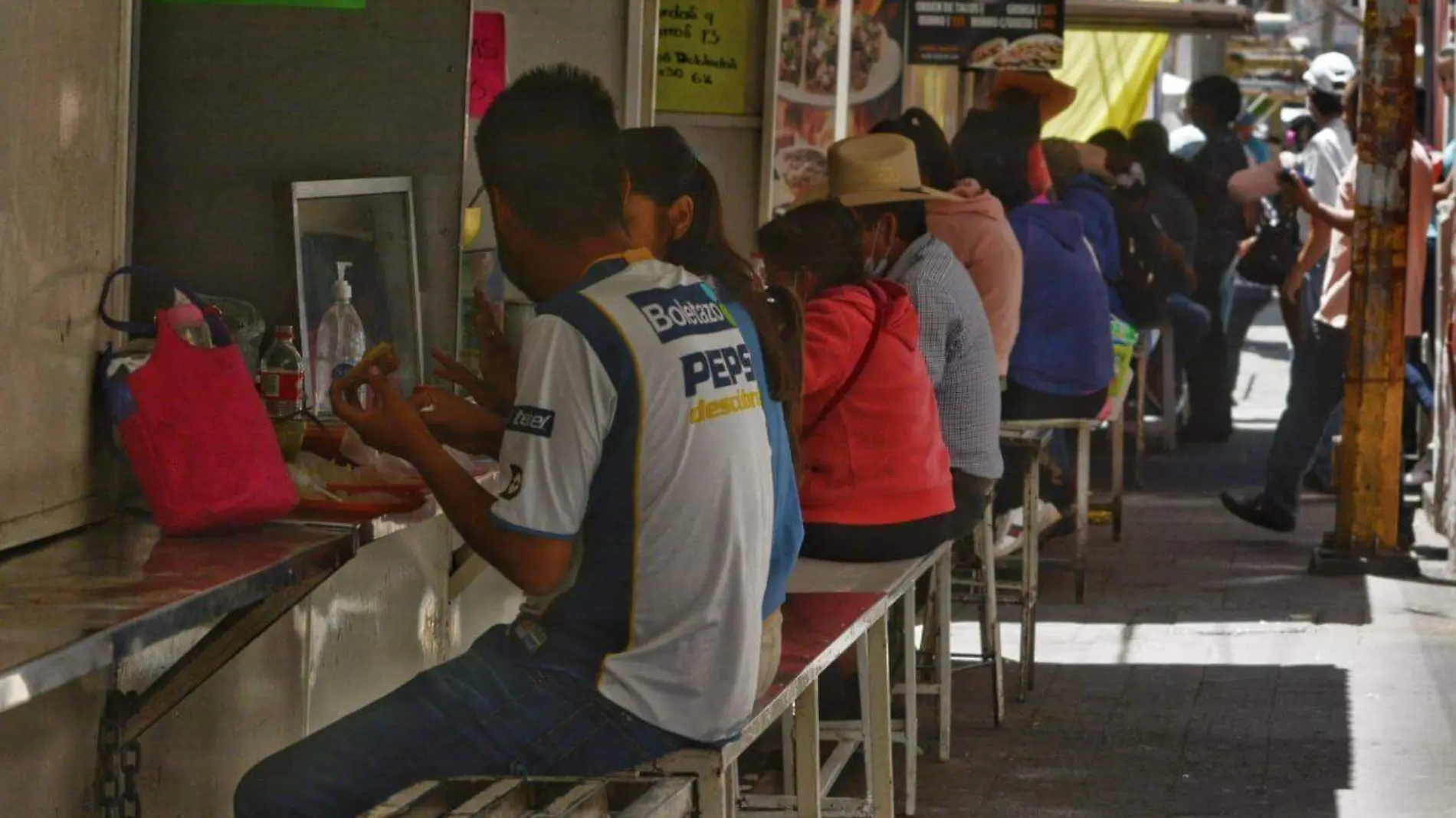 Locales de comida se encuentran abiertos en el ex cuartel